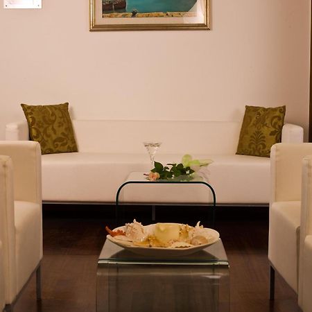Hotel Cristina Corona Cattolica Esterno foto