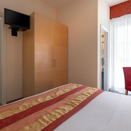 Hotel Cristina Corona Cattolica Esterno foto
