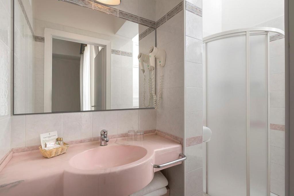 Hotel Cristina Corona Cattolica Esterno foto
