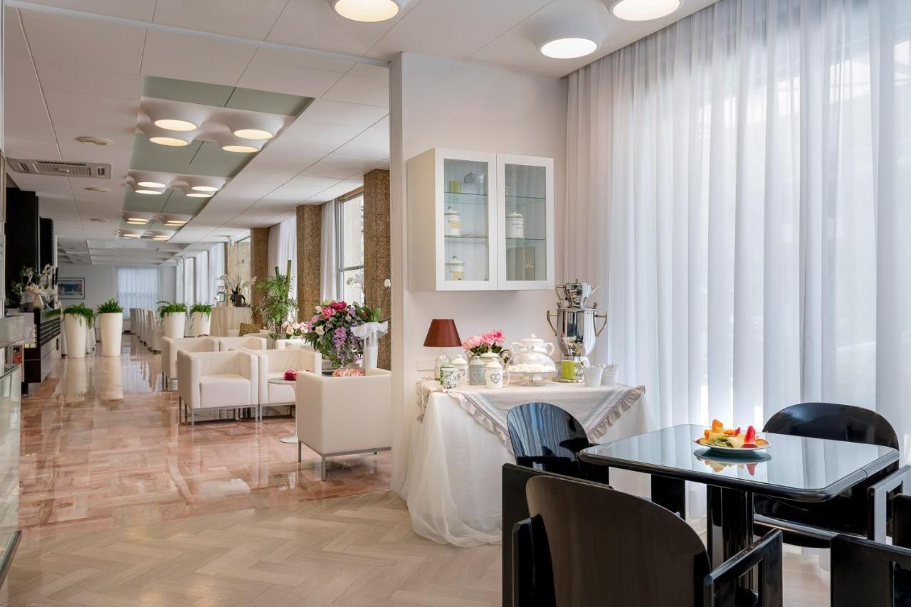Hotel Cristina Corona Cattolica Esterno foto