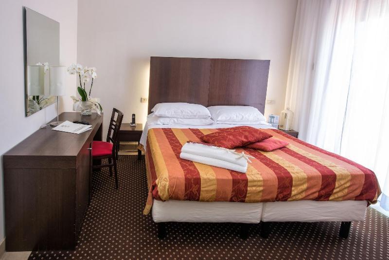 Hotel Cristina Corona Cattolica Esterno foto