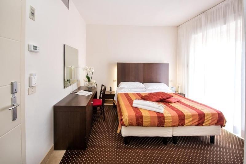 Hotel Cristina Corona Cattolica Esterno foto
