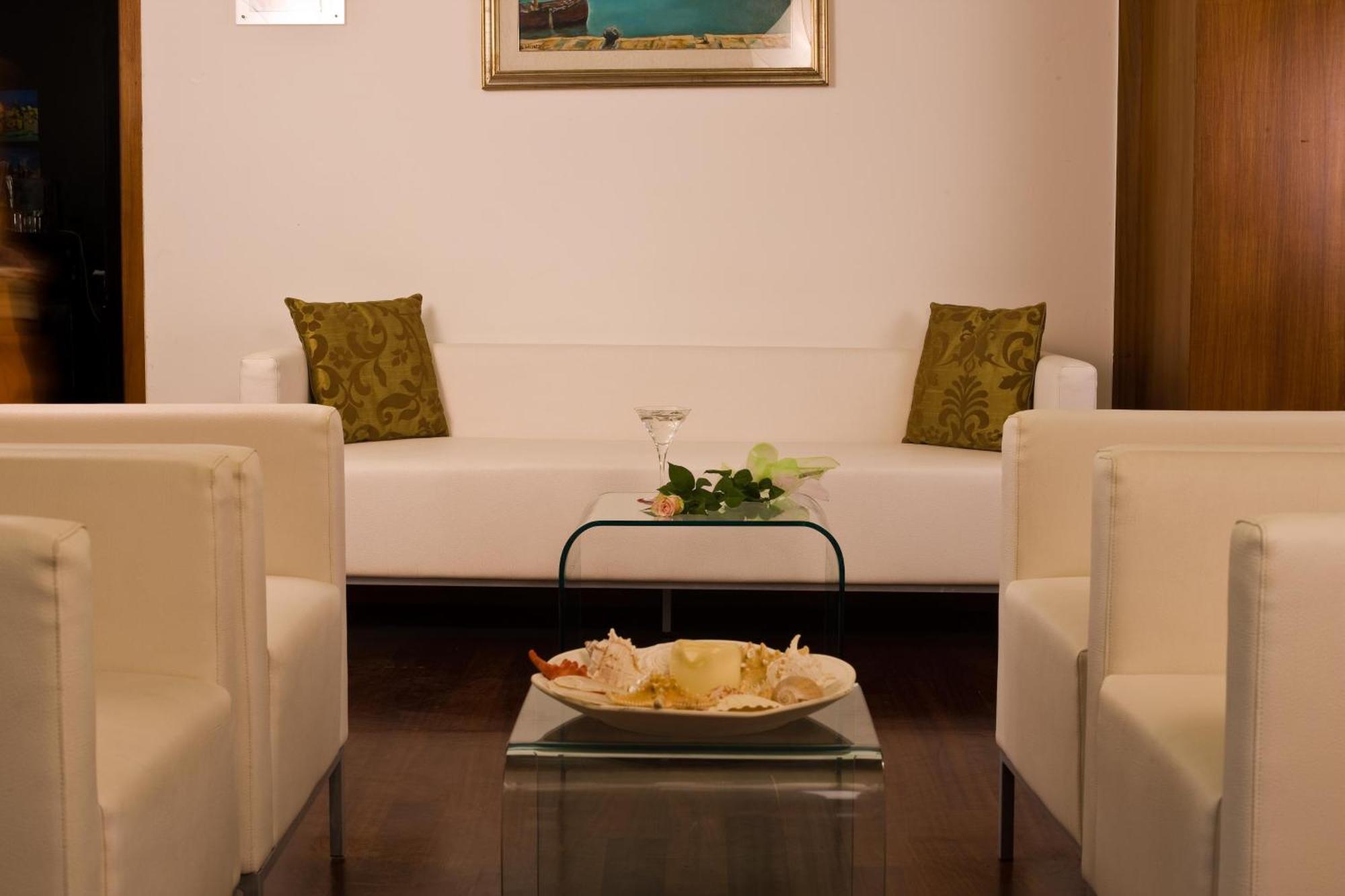 Hotel Cristina Corona Cattolica Esterno foto