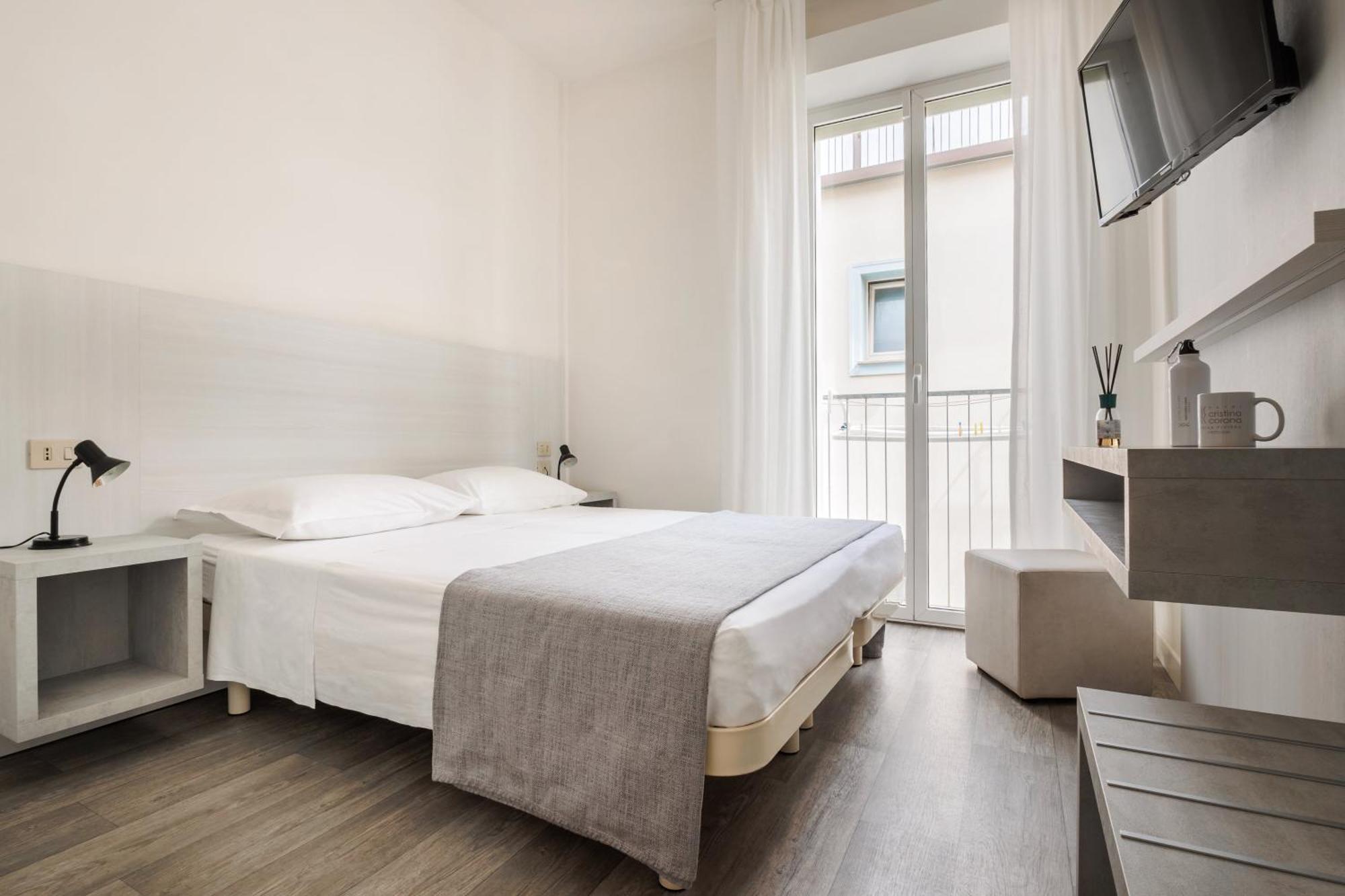 Hotel Cristina Corona Cattolica Esterno foto