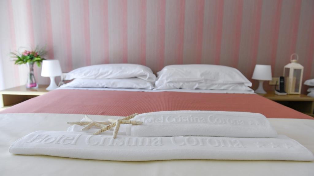 Hotel Cristina Corona Cattolica Esterno foto