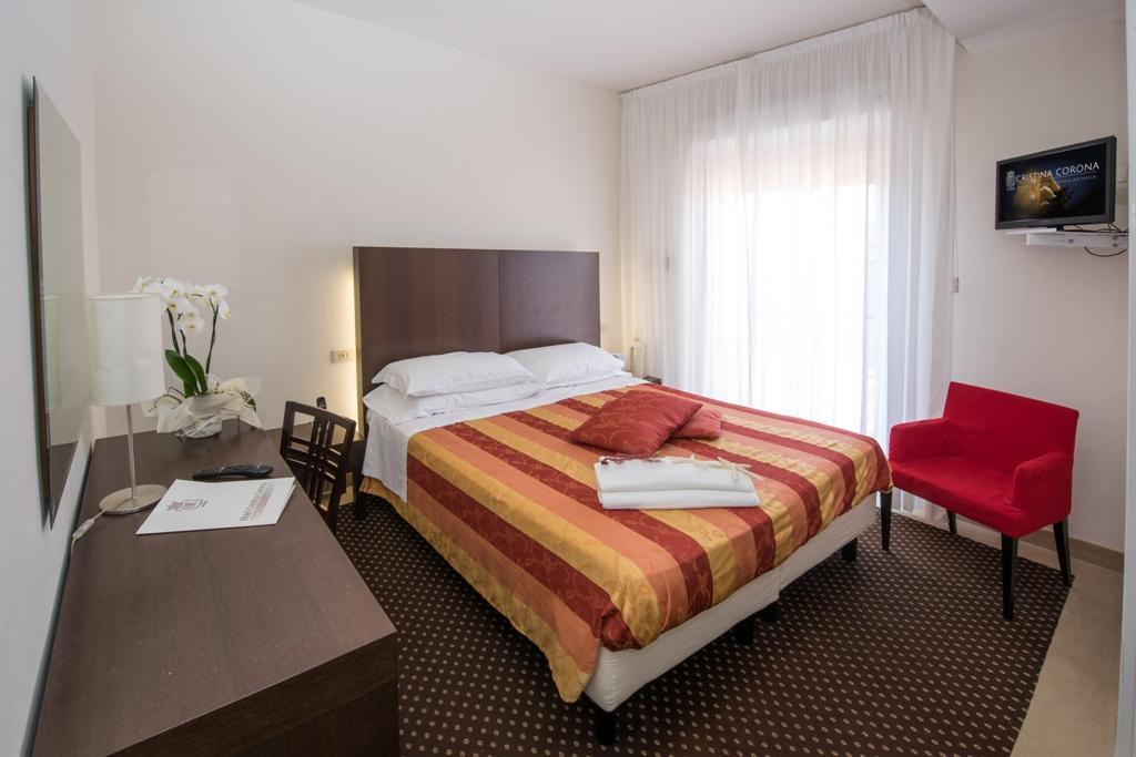 Hotel Cristina Corona Cattolica Esterno foto