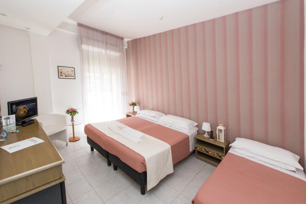 Hotel Cristina Corona Cattolica Esterno foto