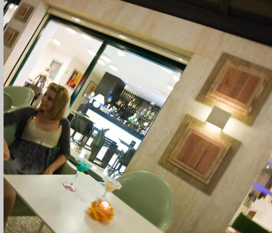 Hotel Cristina Corona Cattolica Esterno foto