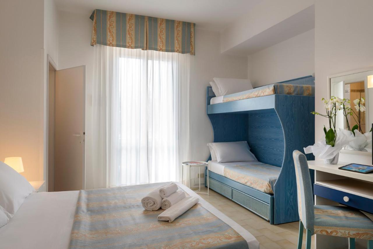 Hotel Cristina Corona Cattolica Esterno foto