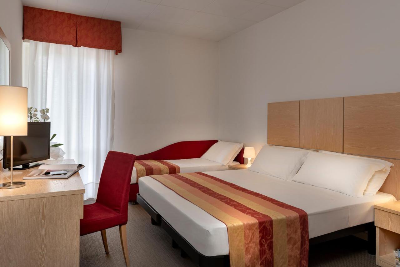 Hotel Cristina Corona Cattolica Esterno foto